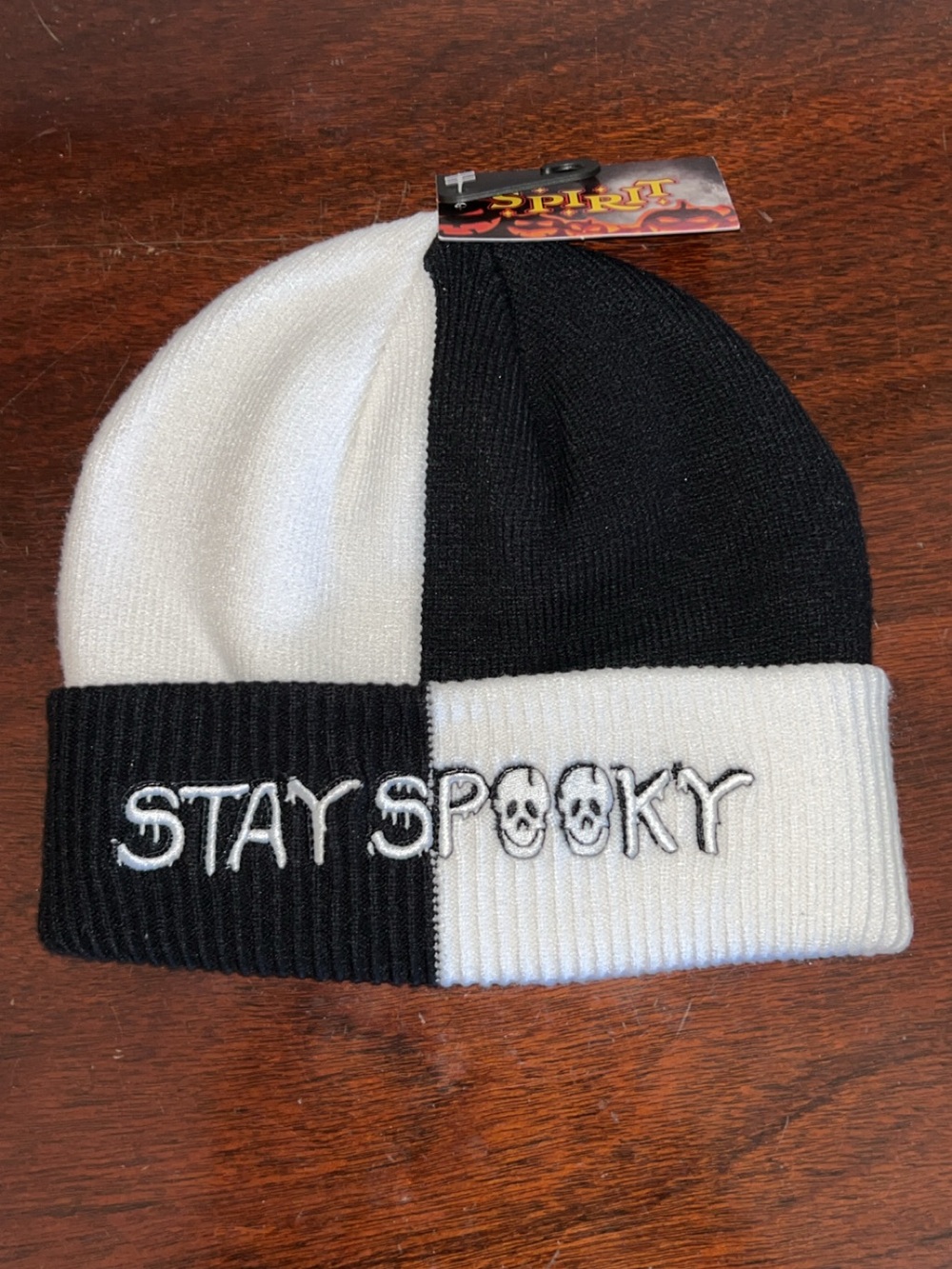 Spirit. Two-Tone Beanie - Black & White.